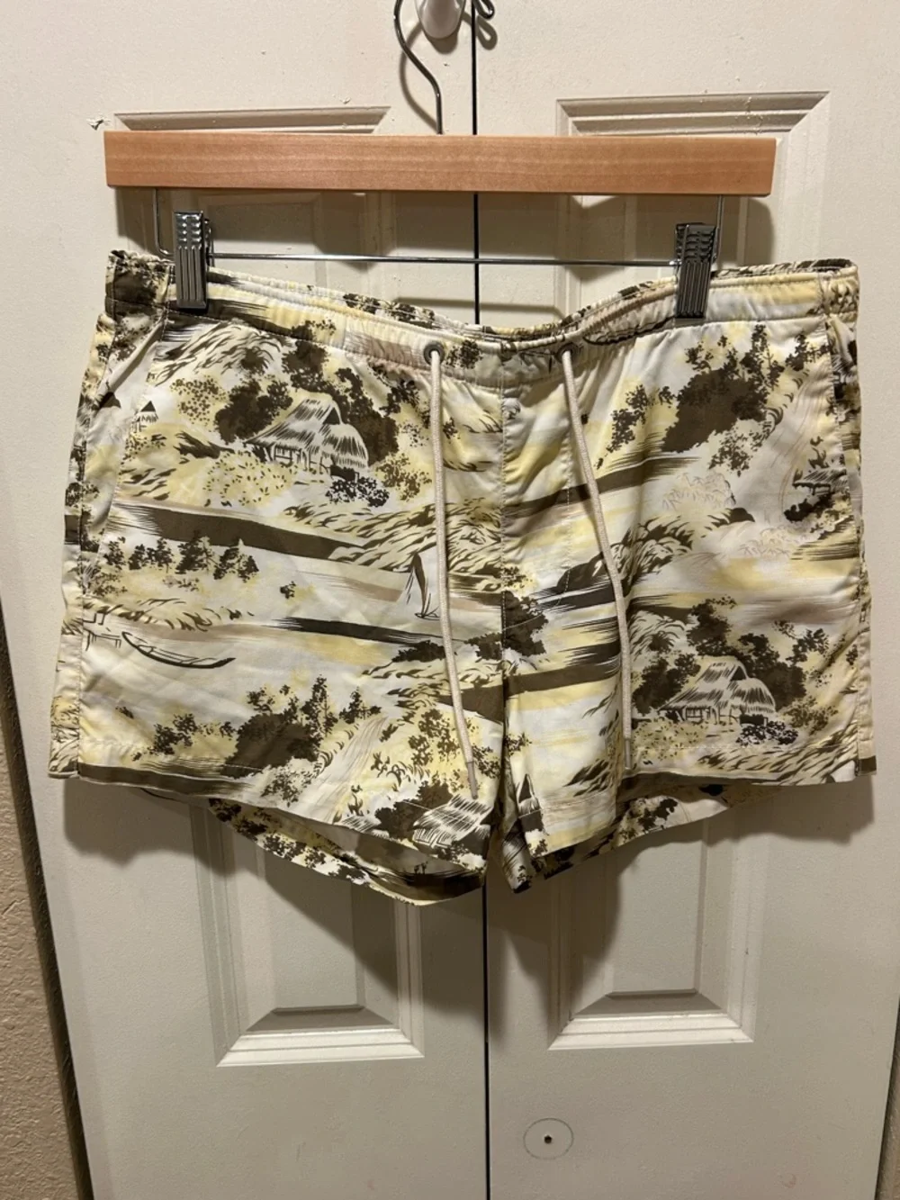 Club Monaco Arlen 4” Swim Shorts Tropical Print , Small